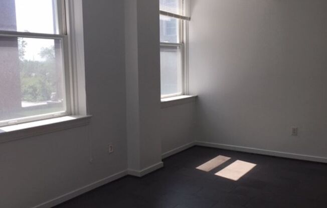 2 beds, 2 baths, 900 sqft, $1,999, Unit 308