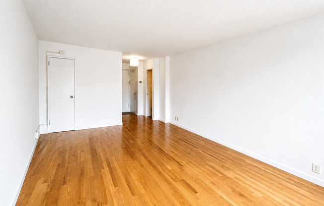 Studio, 1 bath, $3,600, Unit 16E