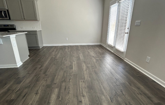 5135 TULIP SQ