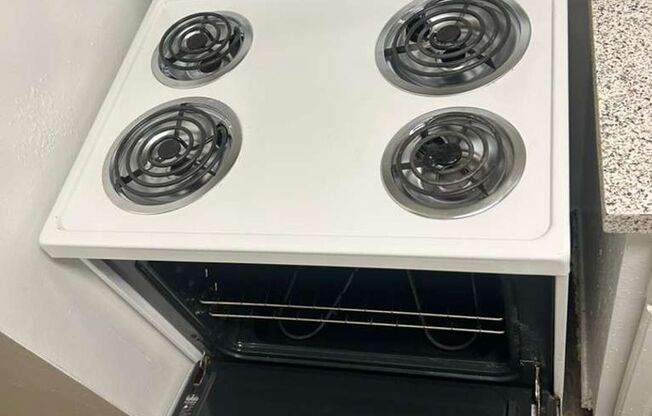 2 beds, 1 bath, $1,000, Unit 36