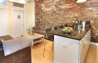 3 beds, 1 bath, 903 sqft, $5,300, Unit 403