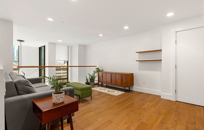 2 beds, 1.5 baths, 1,368 sqft, $5,500, Unit 906