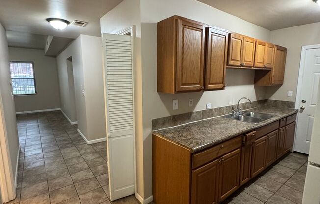 1 bed, 1 bath, $1,000, Unit 4850 #GE (G2)