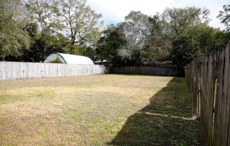 Central Niceville home w/ lawncare included!