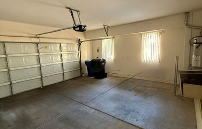 3 beds, 2.5 baths, $2,300