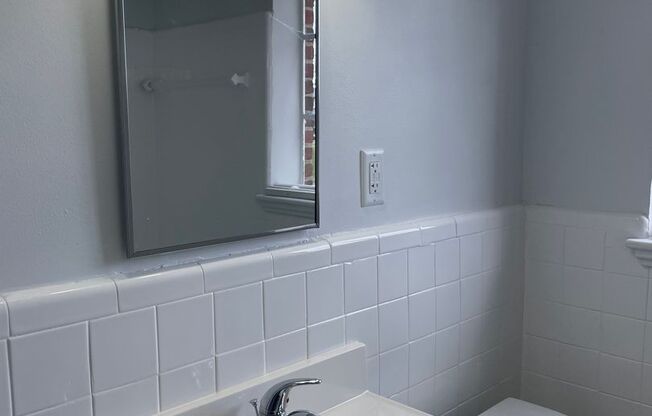 2 beds, 1 bath, 1,050 sqft, $1,150, Unit 31