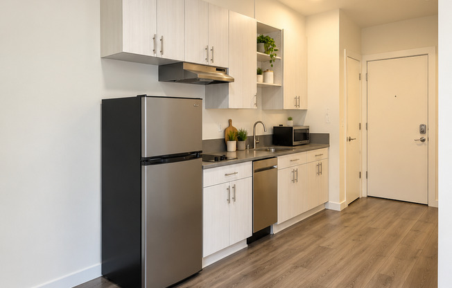 315 W ROY ST APARTMENTS
