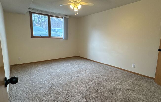 1 bed, 1 bath, $775, Unit 5