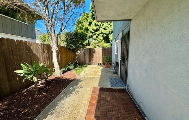 Ventura Keys | Duplex | 2 Bed + 2 Bath | 933 Peninsula