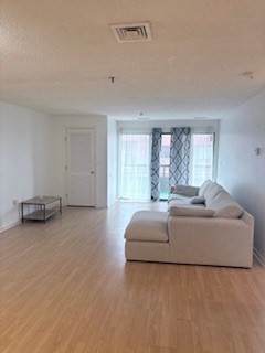 1 bed, 1 bath, 826 sqft, $2,800, Unit 1117
