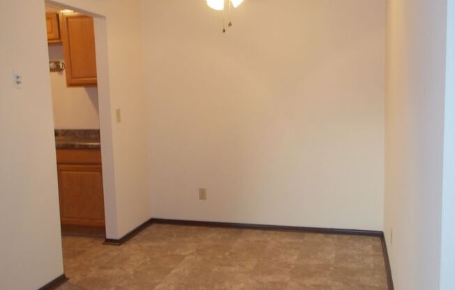 2 beds, 1 bath, 875 sqft, $1,144, Unit 7972 - 201