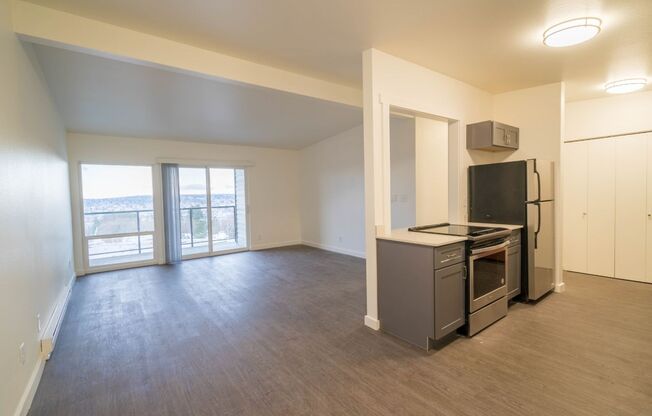 1 bed, 1 bath, 736 sqft, $1,895, Unit 3555 - 221