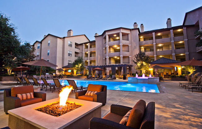 Outdoor Fire Pit at Apartments near Galleria Dallas