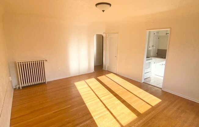 1 bed, 1 bath, 590 sqft, $2,225, Unit 09