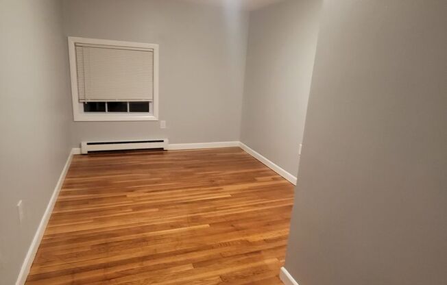 2 beds, 1 bath, $1,250