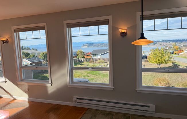 Spacious Home and Community Beach Access and Pet Friendly!!
