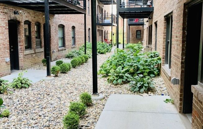 1 bed, 1 bath, 409 sqft, $960, Unit L-109