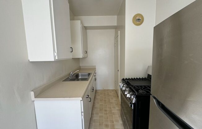 Studio, 1 bath, 480 sqft, $1,395, Unit 15