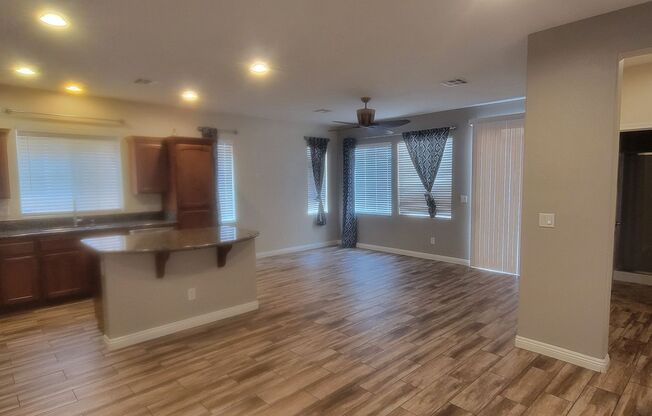 Executive Living in SW Las Vegas, 4 bedrooms, Master has private retreat, All appliances incuded Gated, Community Pool,