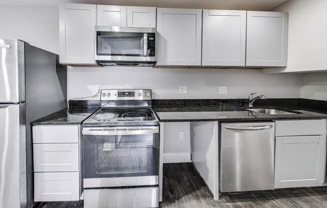 3 beds, 1 bath, $2,300, Unit Unit 17