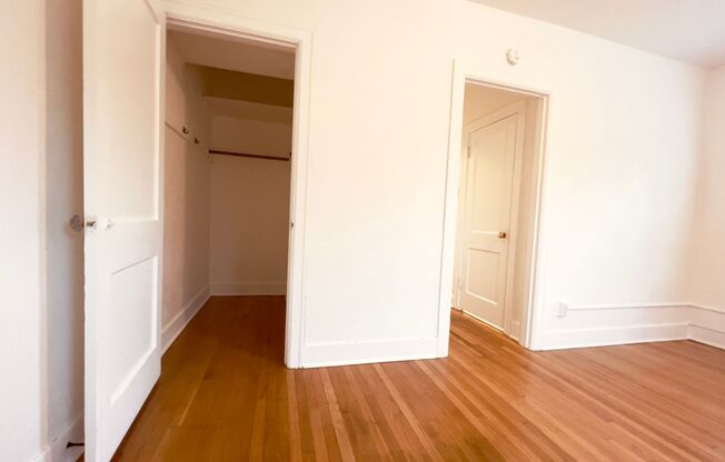 Studio, 1 bath, 340 sqft, $1,199, Unit 404