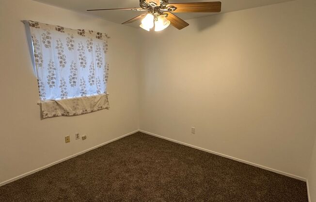 1282 TEMPE DR. - 4 BEDROOM 2 BATH - HANFORD