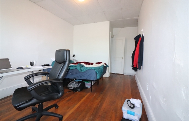 3 beds, 1 bath, $4,795, Unit 10