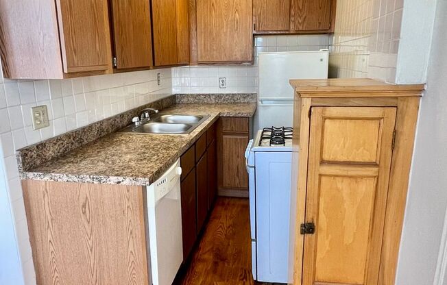 Studio, 1 bath, 375 sqft, $1,535, Unit 644-404