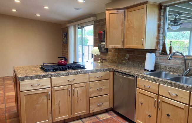 Pool & Mountain Views!