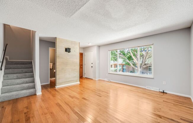 2 Bedroom 2.5 Bath Townhome in Southeast Denver available NOW!