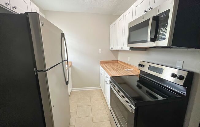 2 beds, 1 bath, 725 sqft, $945