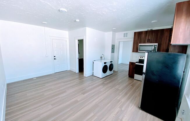 1 bed, 1 bath, 465 sqft, $1,249, Unit 13