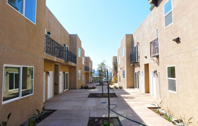 Tujunga Canyon, 10211-10215