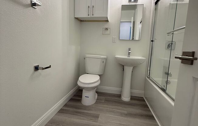 2 beds, 1 bath, 850 sqft, $2,325, Unit 9185-10