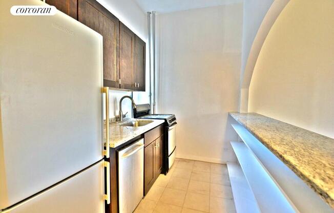 530 W 123 ST