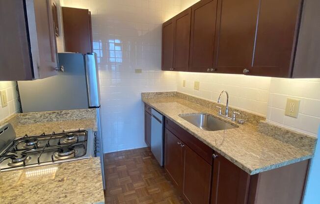 1 bed, 1 bath, 700 sqft, $1,985, Unit 429-402