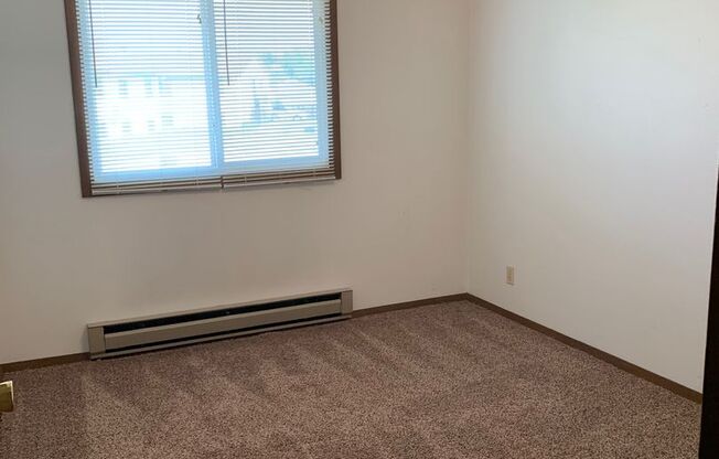 2 beds, 1 bath, $950, Unit Apt 1-C