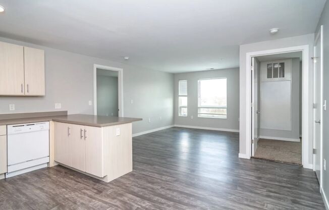 1 bed, 1 bath, 670 sqft, $900, Unit 322