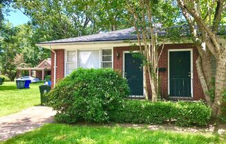 Available 12/2. Cute 2 BR Home in Wagener Terrace!