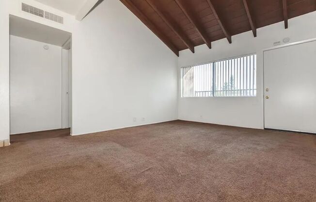 2 beds, 1 bath, 820 sqft, $1,200, Unit 2-70