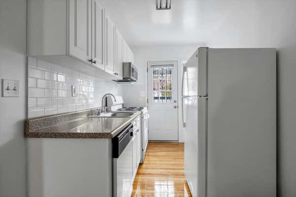 1 bed, 1 bath, 700 sqft, $2,200, Unit 59B