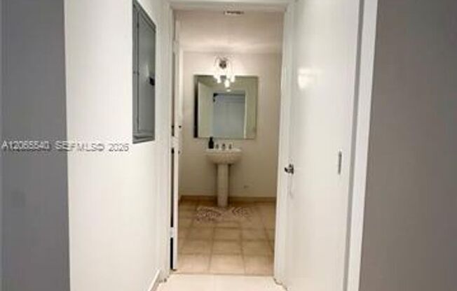 1 bed, 1.5 baths, $3,100, Unit # 206