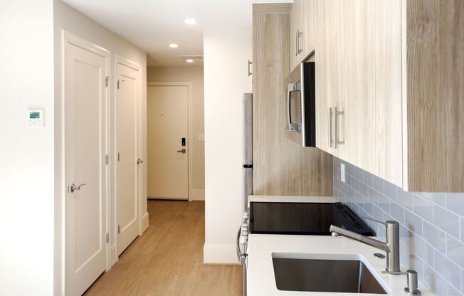 1 bed, 1 bath, $3,300, Unit 330
