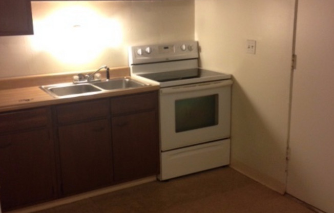Townhouse Square Apartments - (White Glove)