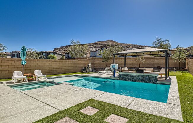 Stunning 4 Bedroom Home in Southern Highlands with Upgraded Private POOL!