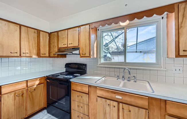 **Bright and Spacious 2-Bedroom Home in the Heart of Denver!!**