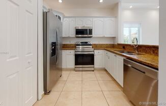 323 SW 36th Ave