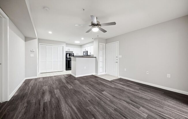 2 beds, 2 baths, 800 sqft, $1,595, Unit 5104