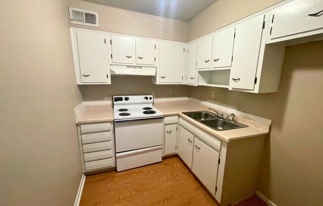 2 beds, 1 bath, 604 sqft, $775