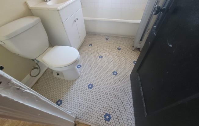 1643 W 80 ST